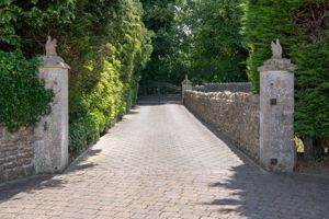 Private driveway- click for photo gallery